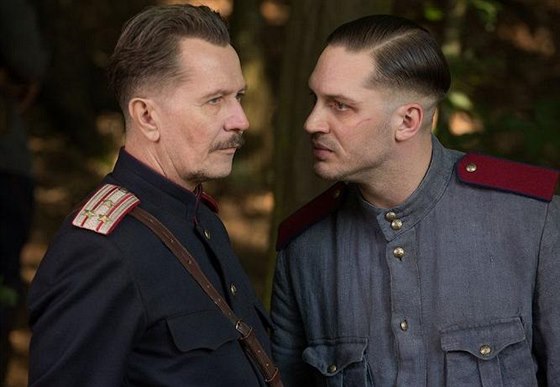 Gary Oldman a Tom Hardy ve filmu Dít íslo 44