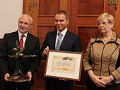 Bývalý starosta Milan Richter (na archivním snímku uprostřed).