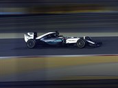 Lewis Hamilton ze stje Mercedes ve Velk cen Bahrajnu formule 1, kterou...