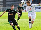 Momentka z utkání Hradec Králové (v bílém) - Příbram. Momentka z utkání Hradec Králové (v bílém) - Příbram.