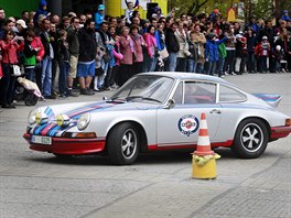 Podle mluví spolenosti Ireny Bandové bylo od roku 1992 v Porsche Centrech v...