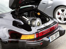 Letos v únoru si nový majitel odvezl i první model Porsche 911 Carrera Coupé...