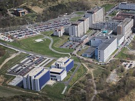 Areál Fakultní nemocnice v Plzni na Lochotín. (16. dubna 2015)