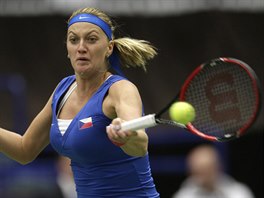 Petra Kvitová bojuje v semifinále Fed Cupu proti Kristine Mladenovicové.