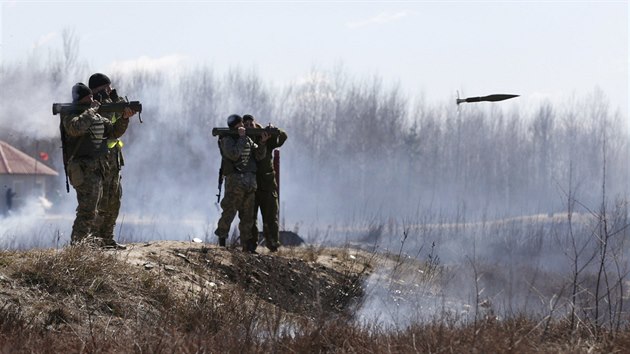 Cvien ukrajinskch paragn u ytomyru (9. dubna 2015)
