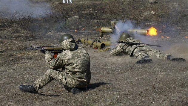 Cvien ukrajinskch paragn u ytomyru (9. dubna 2015)