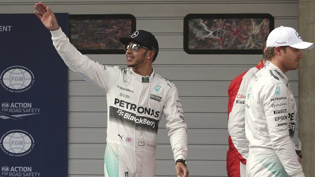 Lewis Hamilton zdrav divky po kvalifikaci na Velkou cenu ny.