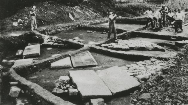 Ostatky z Marinsk louky pod dnskm zmkem vyzvedli archeologov v roce 1985 kvli vstavb chlorovac stanice pro koupalit.