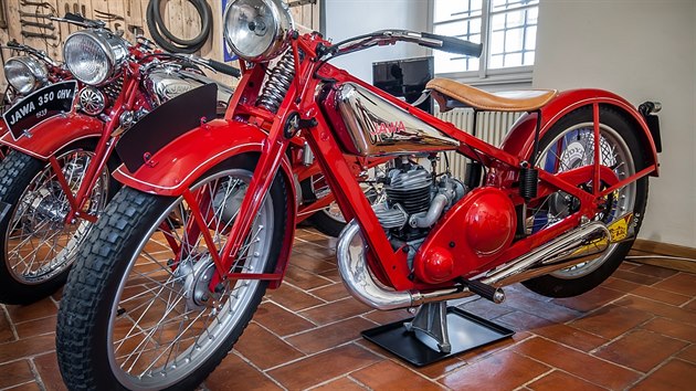 Jawa 174 Villiers z roku 1932. Tohoto typu bylo vyrobeno pouze 500 kus, ve sv dob jej pozen vylo na zhruba 4 600 korun.