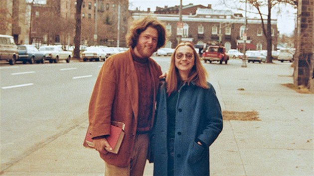 V roce 1974 Hillary pracovala pro Snmovnu reprezentant na proetovn dokument v Nixonov afe Watergate. Po studich na Yale odela s Billem do jeho rodnho Arkansasu, kde uila prvo na mstn univerzit.