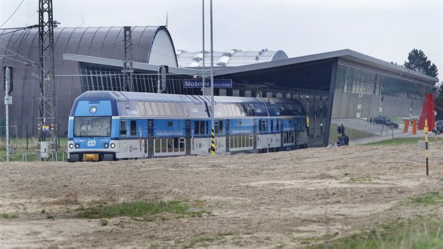 Souprava City Elefant vyjd z ndra Monov - Ostrava Airport. (13. dubna 2015)