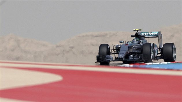 Nico Rosberg bhem trninku na Velkou cenu Bahrajnu