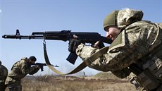 Cvičení ukrajinských paragánů u Žytomyru (9. dubna 2015) Cvičení ukrajinských paragánů u Žytomyru (9. dubna 2015)