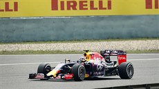 Daniil Kvjat ze stáje Red Bull při prvním tréninku na Velkou cenu Číny. Daniil Kvjat ze stáje Red Bull při prvním tréninku na Velkou cenu Číny.