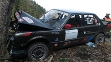 Jeden z úastník rallye havaroval mezi Beovem a Horním Slavkovem.