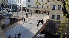 Můstek přes říčku Čertovku spojující ulice U Lužického semináře a Na Kampě v... Můstek přes říčku Čertovku spojující ulice U Lužického semináře a Na Kampě v...