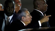 Kubánský prezident Raúl Castro pijídí na summit amerických zemí v Panam (10....