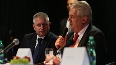 Zeman slíbil že zhubne. A kritizoval landsmanšaft Zeman slíbil že zhubne. A kritizoval landsmanšaft