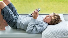 Děti mohou se smartphonem rodičů zruinovat jejich platební kartu. Stačí ji mít... Děti mohou se smartphonem rodičů zruinovat jejich platební kartu. Stačí ji mít...