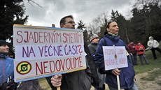 Lidé proti úložištím radioaktivního odpadu protestovali také v Čeřínku na... Lidé proti úložištím radioaktivního odpadu protestovali také v Čeřínku na...