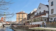 Prosklená terasa navazující na historický dům u Vltavy v Českém Krumlově... Prosklená terasa navazující na historický dům u Vltavy v Českém Krumlově...