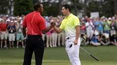 Tiger Woods a Rory McIlroy po finálovém kole turnaje Masters v August.