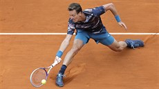 VYŠKRÁBNUTÝ MÍČ. Tomáš Berdych ve finále turnaje v Monte Carlu. VYŠKRÁBNUTÝ MÍČ. Tomáš Berdych ve finále turnaje v Monte Carlu.