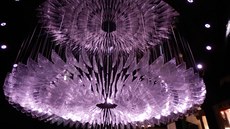 Interaktivní skleněná plastiky Petry Krausové má hmotnost 2 600 kg, byla... Interaktivní skleněná plastiky Petry Krausové má hmotnost 2 600 kg, byla...