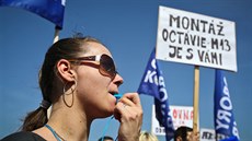K obdobným protestům se odbory a zaměstnanci naposledy uchýlili ještě před... K obdobným protestům se odbory a zaměstnanci naposledy uchýlili ještě před...