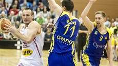 Momentka z duelu Pardubice (v bílém) - Opava. Momentka z duelu Pardubice (v bílém) - Opava.