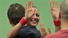DALA ZÁKLAD TRIUMFU. Úasný obrat Lucie afáové v prvním zápase semifinále Fed Cupu s Francií dal základ pozdjímu postupu do finále.