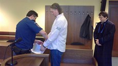 Obžalovaný Václav Horák mladší u krajského soudu v Hradci Králové. Obžalovaný Václav Horák mladší u krajského soudu v Hradci Králové.