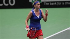 NÁVRAT. Petra Kvitová se poprvé od konce února objevila v soutním zápase. A zvládla ho, porazila Kristinu Mladenovicovou a piblíila esko k finále Fed Cupu.