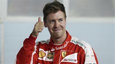 Sebastian Vettel se raduje z druhého místa v kvalifikaci na VC Bahrajnu.