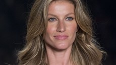 Gisele Bündchenová na poslední přehlídce v Sao Paulu (15. dubna 2015) Gisele Bündchenová na poslední přehlídce v Sao Paulu (15. dubna 2015)