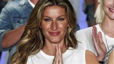 Gisele Bündchenová na pehlídce v Sao Paulu (15. dubna 2015)