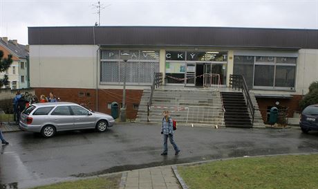 Souasný plavecký stadion v Písku stojí v centru pod historickými hradbami.