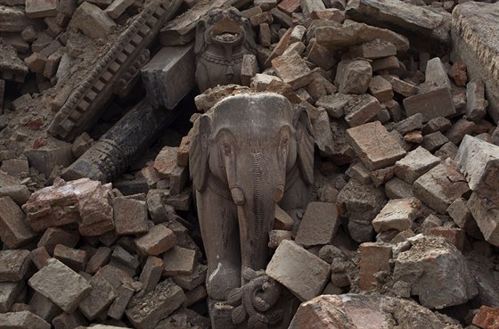 Záchranné práce v Nepálu pokraují. Zemtesení podle OSN postihlo a osm...