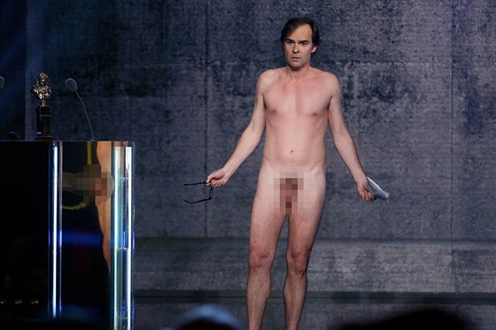 Sébastien Thiery dorazil na udílení divadelních cen nahý (Paí, 27. dubna...