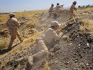 Bojovnice kurdských pemerg pi výcviku v severním Iráku, který je ml...
