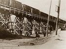 Jeden z několika vlaků, které v květnu 1945 projely po spojce mezi Náchodem a... Jeden z několika vlaků, které v květnu 1945 projely po spojce mezi Náchodem a...
