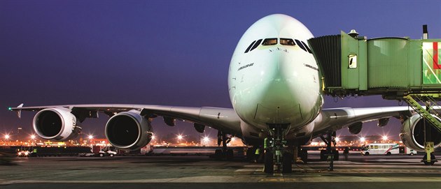GIGANT. Airbus A380 dokážou odbavit jen vybraná světová letiště - pražská... GIGANT. Airbus A380 dokážou odbavit jen vybraná světová letiště - pražská...