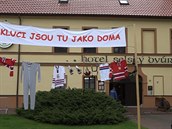 Kluci, jste tu jako doma! et hokejist bydl v klidu bvalho mlna