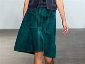 Semiov kov sukn ve smaragdovm odstnu z jarn kolekce Derek Lam