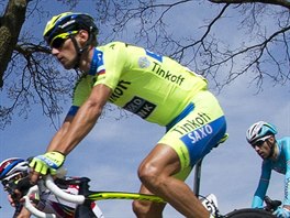 Cyklista Roman Kreuziger na trati zvodu Amstel Gold Race