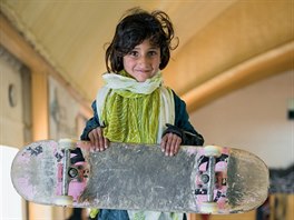 Jeho kola skateboardingu leí na periferii Kábulu.