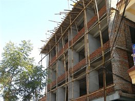 Domy v Pokhae sice vypadaj velijak, ale na rozdl od starch budov v...