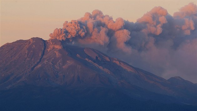 Vulkn Calbuco. (25. dubna 2015)