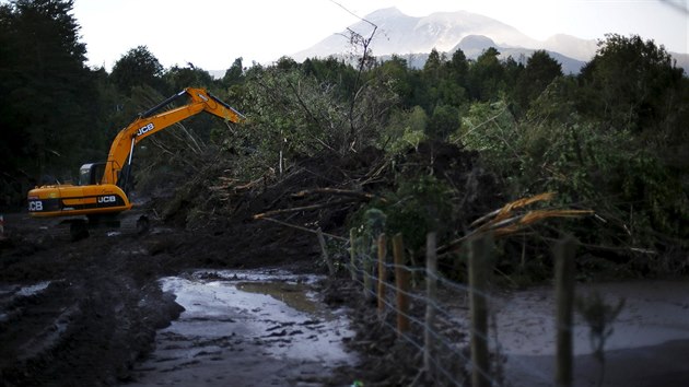 Popel ve smsi s vodou zpsobil v Chile sesuvy pdy. (25. dubna 2015)