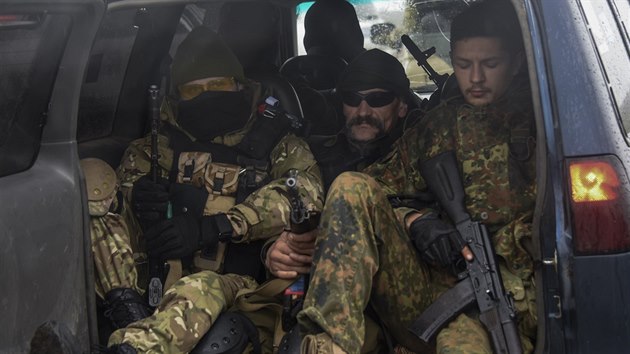 Ukrajint vojci nedaleko yrokyne (19. dubna 2015)